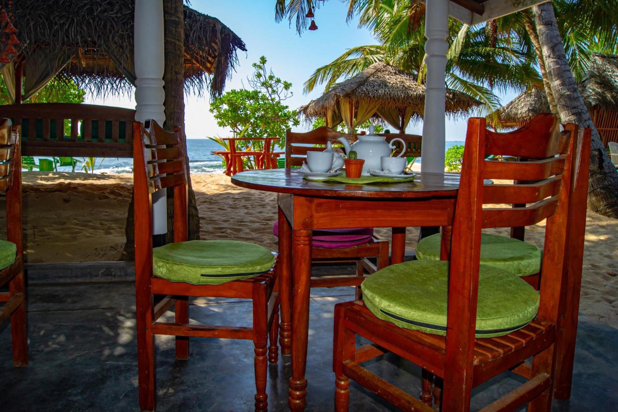 Ibisbird Beach Bungalows, Sport, Spa And Restaurant Tangalle Bagian luar foto