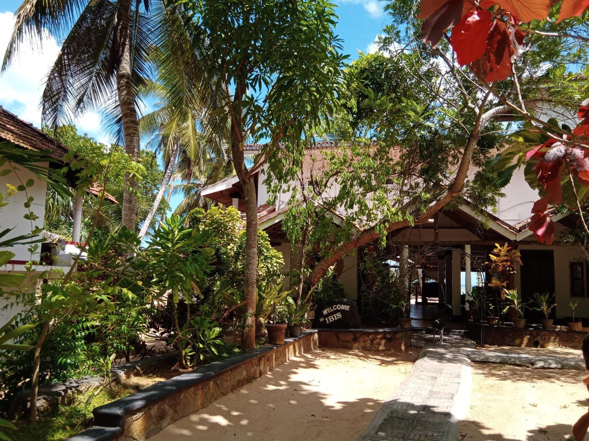 Ibisbird Beach Bungalows, Sport, Spa And Restaurant Tangalle Bagian luar foto