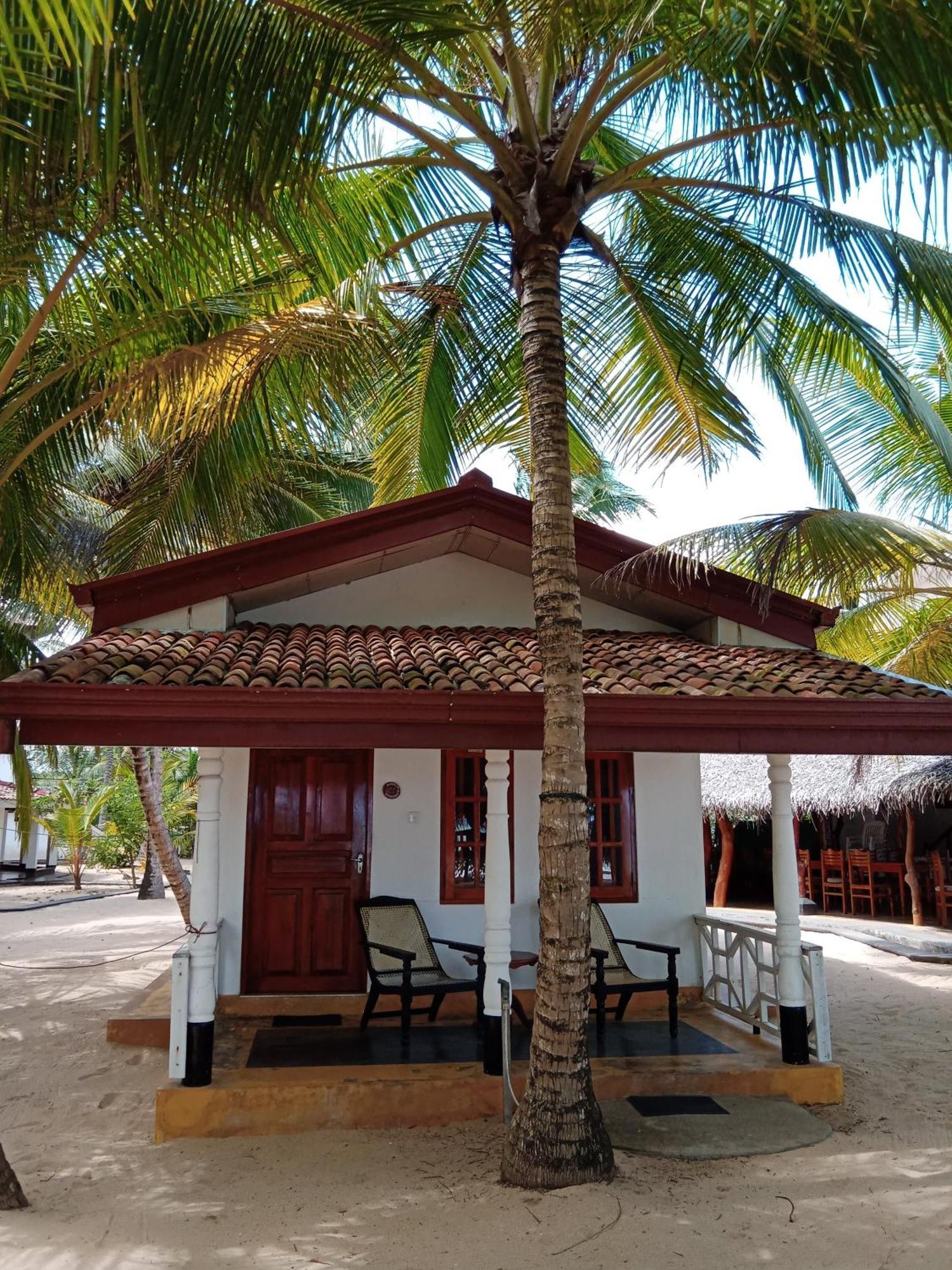 Ibisbird Beach Bungalows, Sport, Spa And Restaurant Tangalle Bagian luar foto